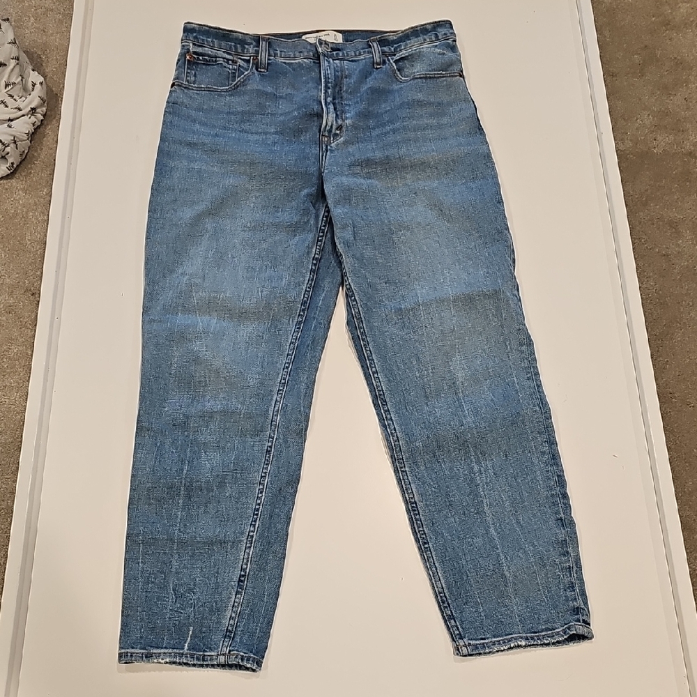 Abercrombie & Fitch High Rise Mom Jeans Size 31